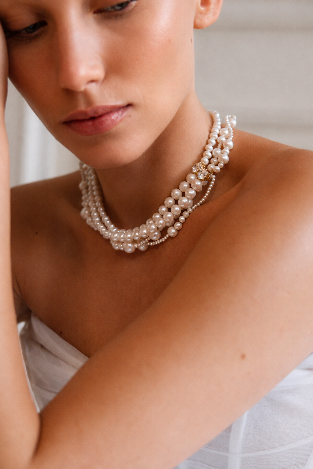 Modern pearl necklace