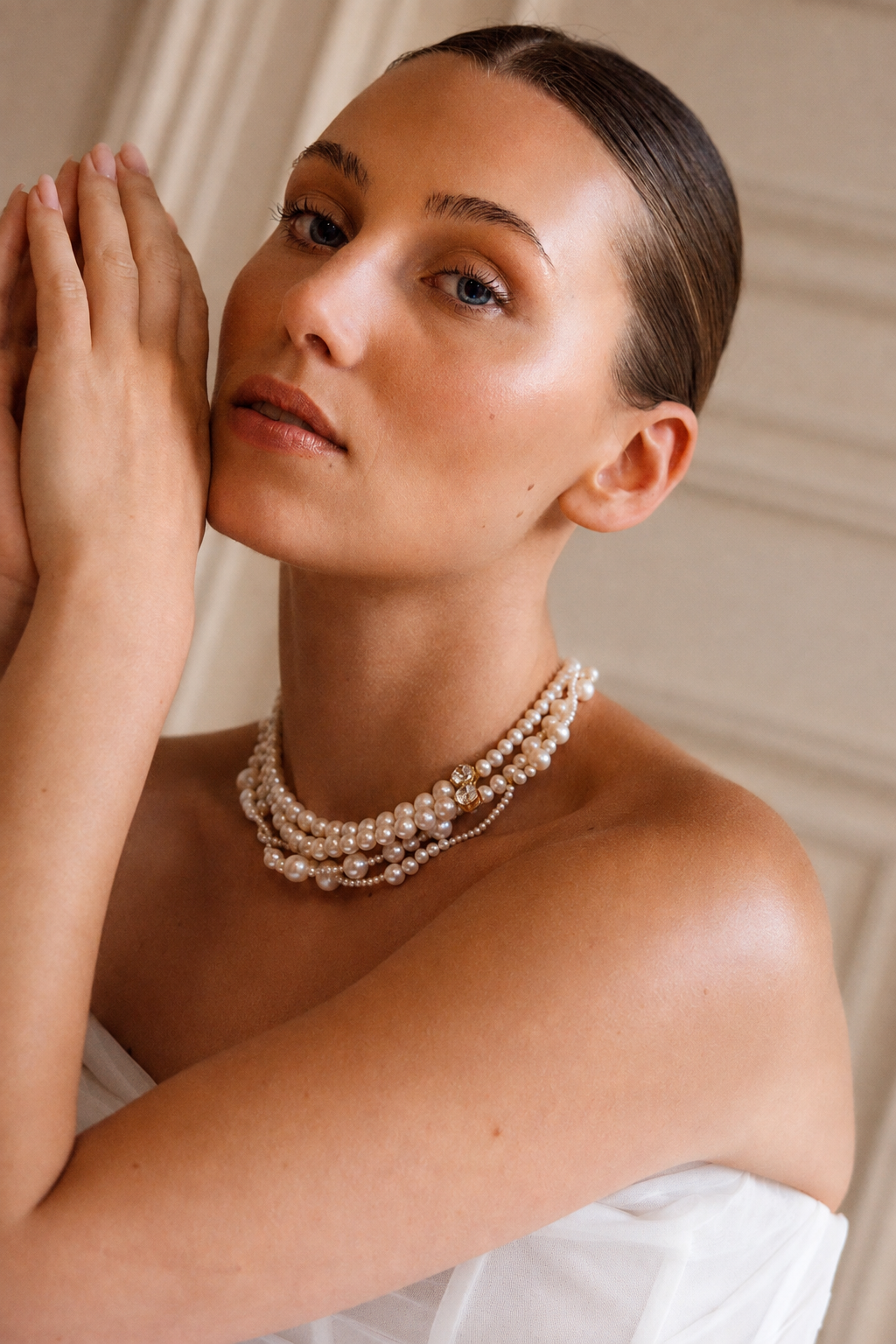 Modern pearl necklace