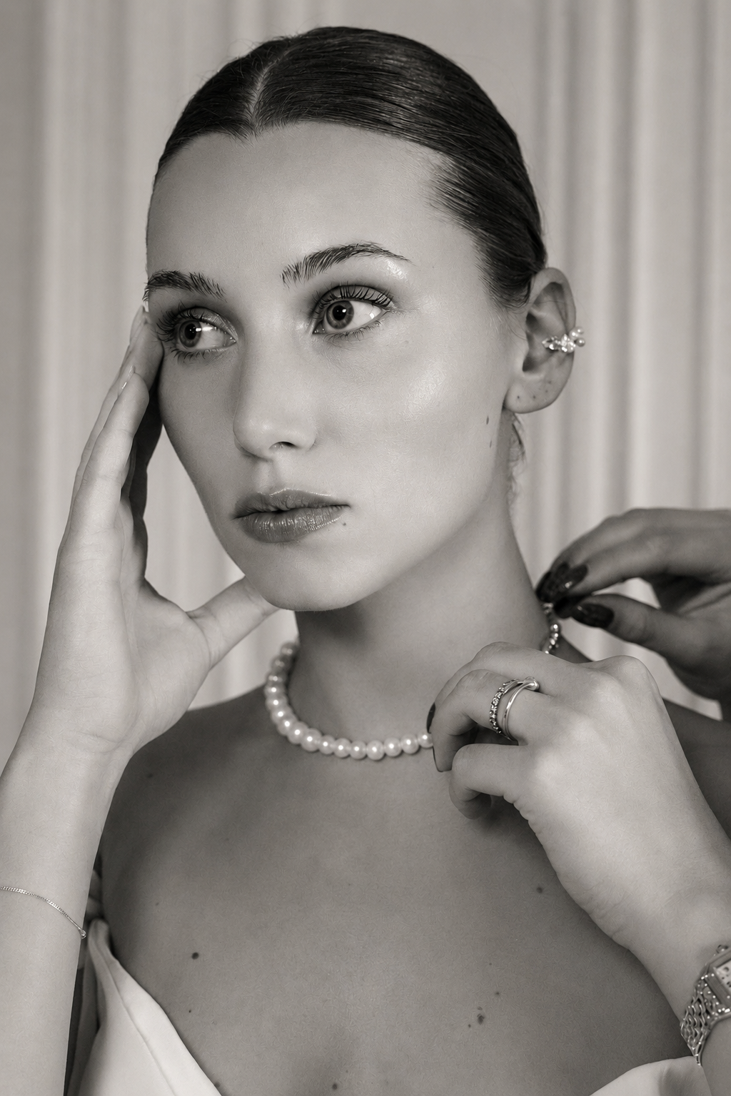 Chasing shadows - ear cuff